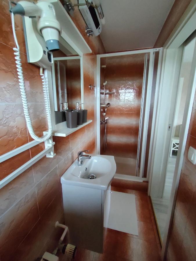 Apartments & Rooms Aleksandra เบลด ภายนอก รูปภาพ