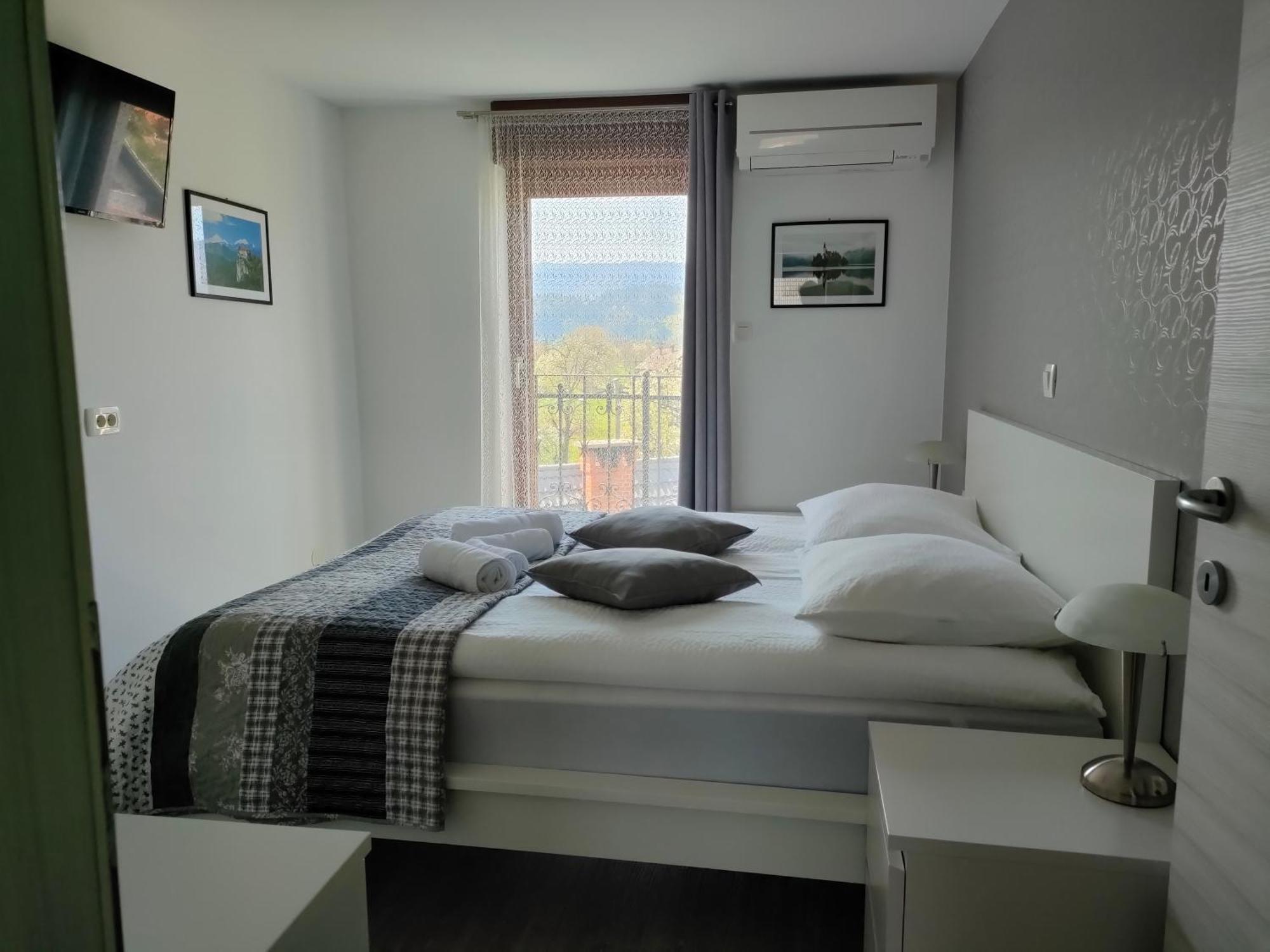 Apartments & Rooms Aleksandra เบลด ภายนอก รูปภาพ