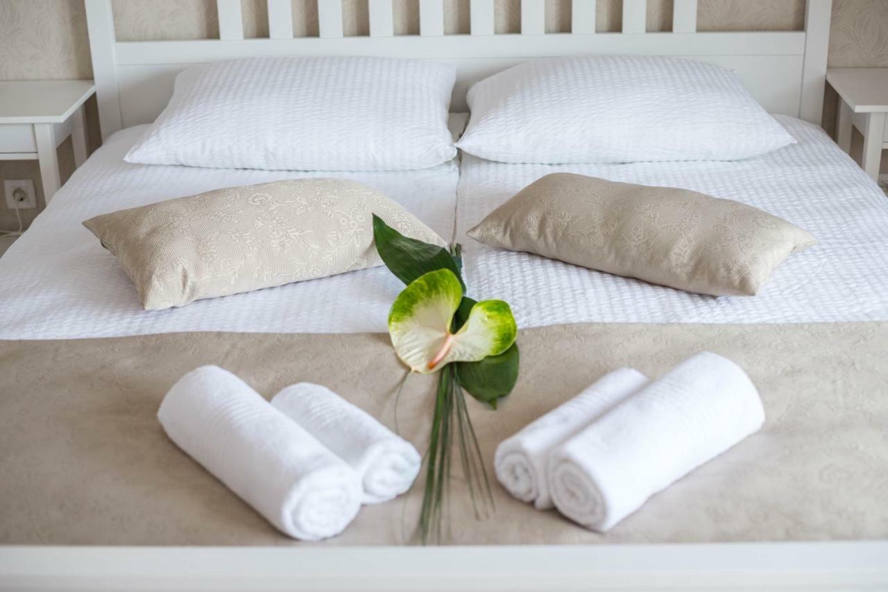 Apartments & Rooms Aleksandra เบลด ภายนอก รูปภาพ